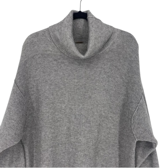 Free People Sweater Softly Structured Knit
Tunic Turtleneck Gray Size Large - Picture 4 of 8